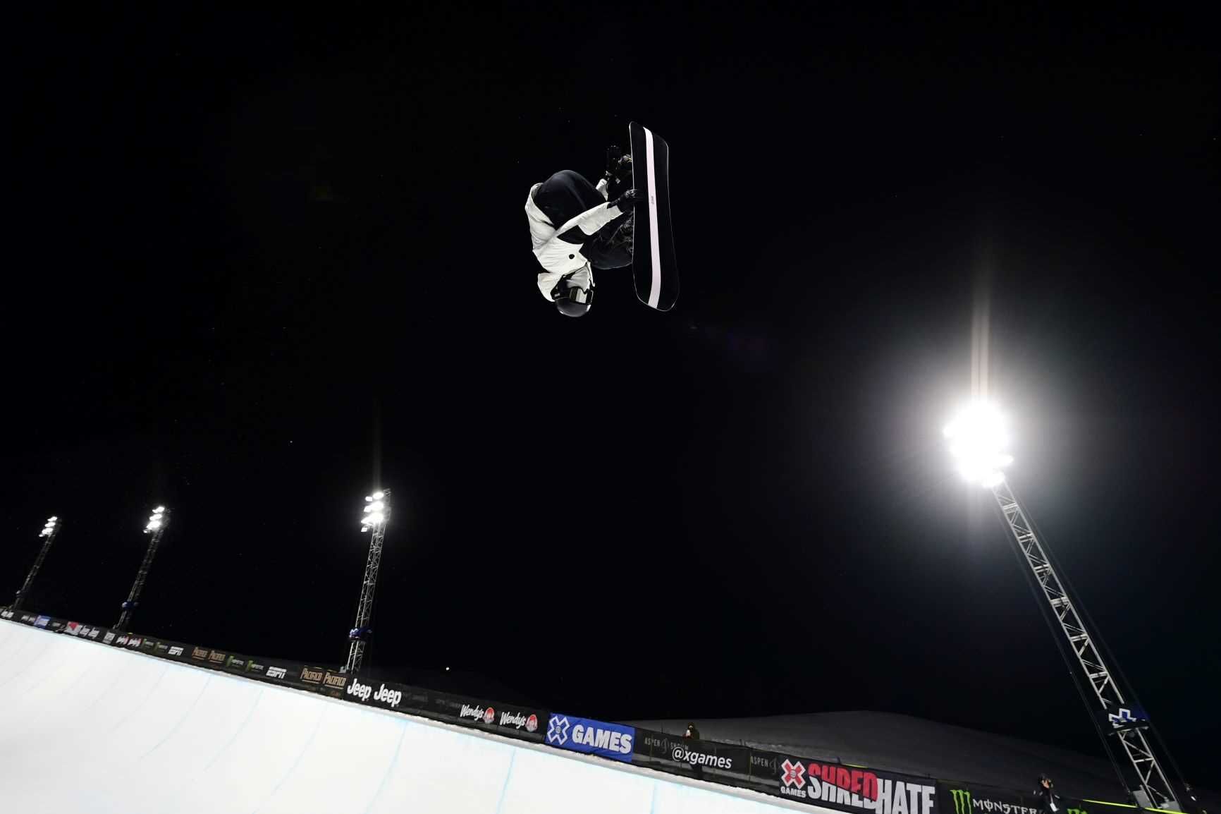 Shaun White practices